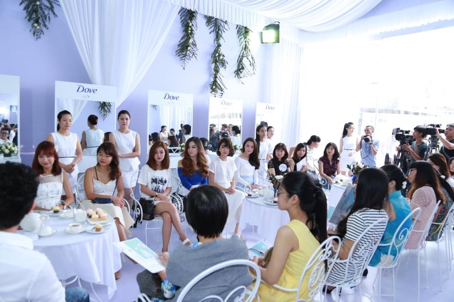 Tới đây, bạn trẻ còn được chia sẻ kinh nghiệm làm đẹp và chăm sóc bản thân.