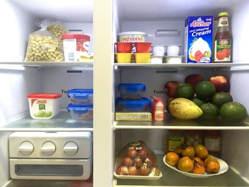 MC Đan Lê dễ dàng bị tìm ra tung tích vì tủ lạnh có món trái cây độc quyền của miền Bắc mùa này.