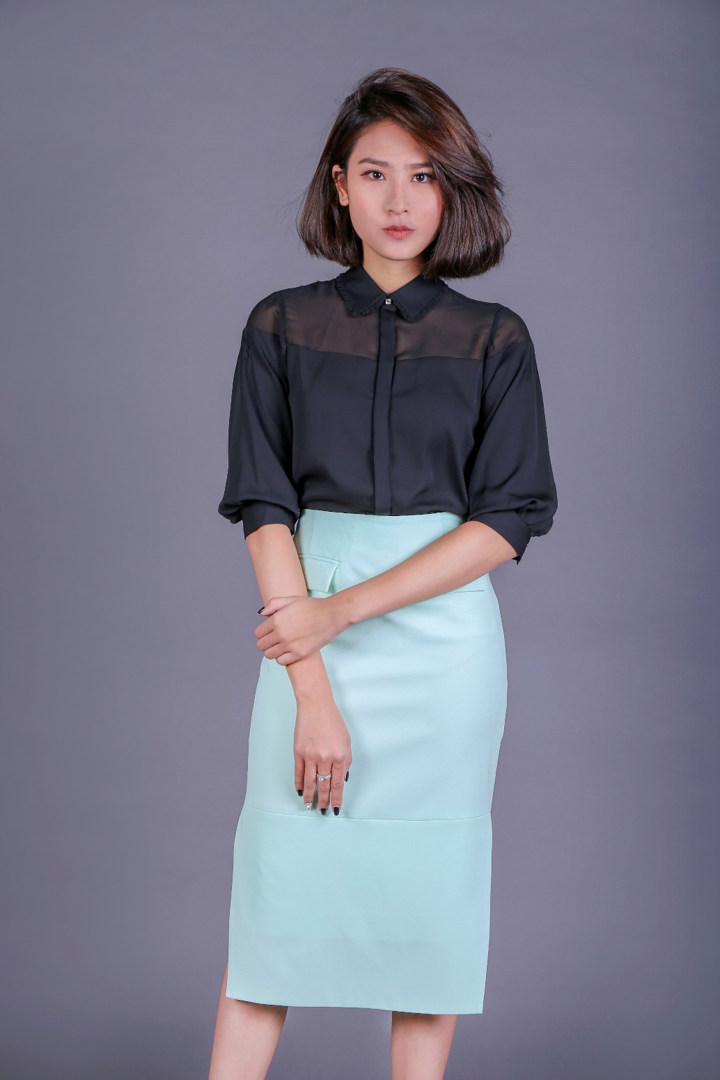 Phái đẹp cũng có thể làm mới mình bằng những mẫu chân váy màu sáng trẻ trung.