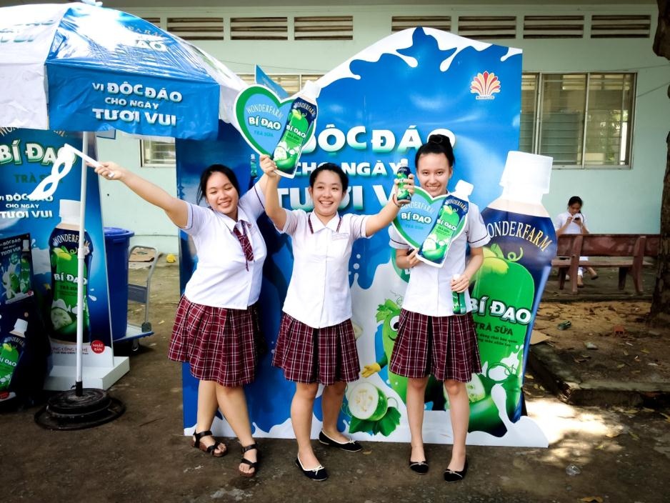 Học sinh trổ tài biểu cảm tại khu vực tổ chức chương trình.