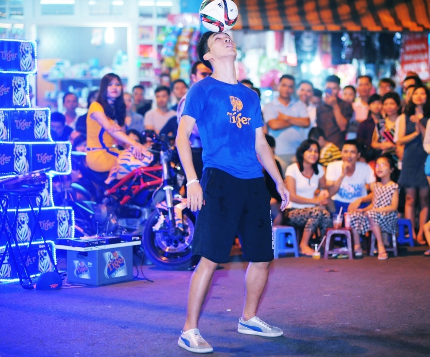 Nguyễn Ngọc Phát là một trong những cao thủ về môn bóng đá nghệ thuật tại Việt Nam. Anh chàng sinh hoạt trong nhóm ATW và từng vô địch giải Hanoi Freestyle Football Championship.