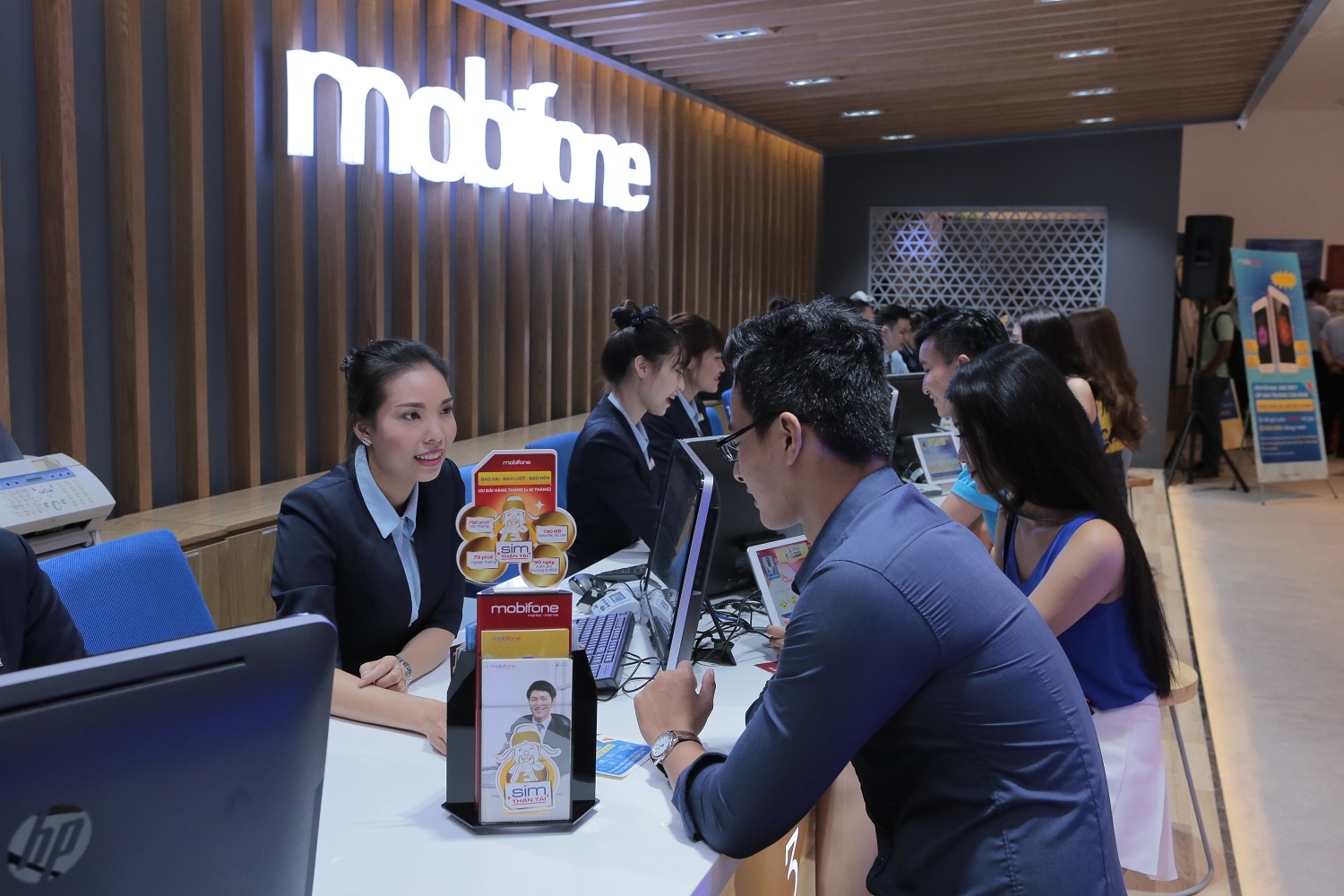 MobiFone va buoc di moi trong cung cap dich vu cho thue bao hinh anh