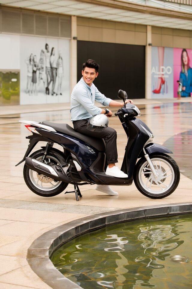 SH 125i/150i bán tại hệ thống Cửa hàng bán xe và dịch vụ do Honda Ủy nhiệm (HEAD) trên toàn quốc, với chế độ bảo hành 2 năm hoặc 20.000 km.