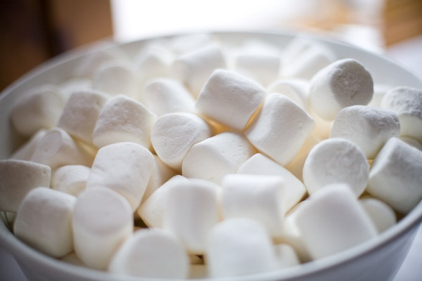 Keo marshmallow va cac cong dung voi suc khoe hinh anh