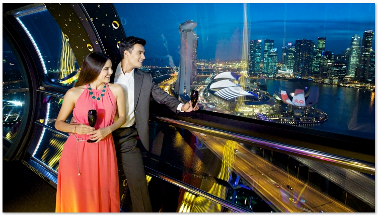 Tới Singapore Flyer Flight, cặp đôi vừa được thưởng thức món ăn ngon, vừa được ngắm nhìn thành phố lung linh bên dưới.