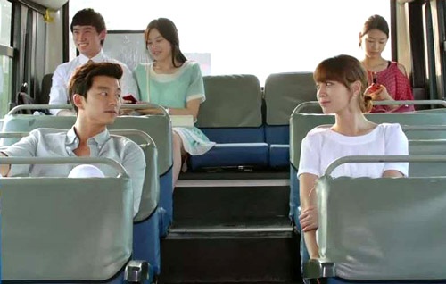 Chuyện tình xe buýt thường mang màu sắc lãng mạn.