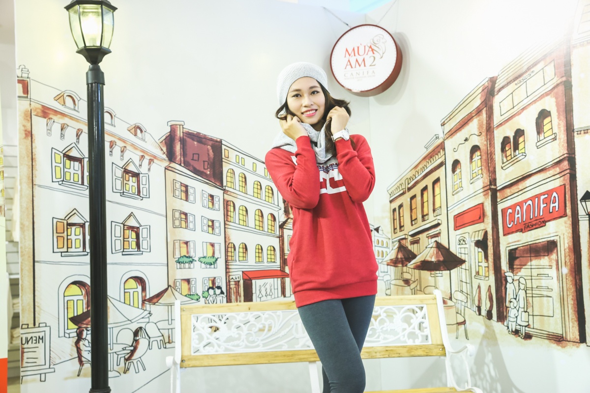 Những chiếc áo len dáng dài vừa giữ ấm vừa mang đến vẻ thanh lịch nữ tính nhưng cũng rất năng động.