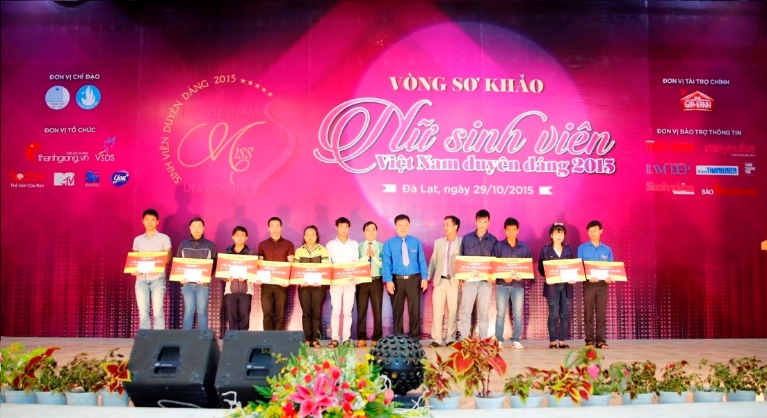 Trong vòng sơ khảo, nhãn hàng Đại Gia Đình dành 10 suất học bổng cho 10 sinh viên học giỏi