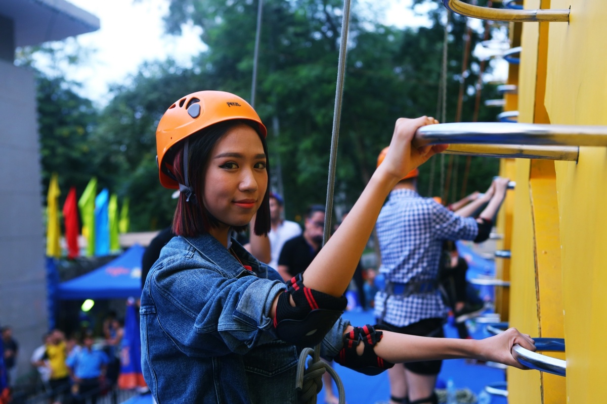 Ca sĩ Min (ST.319) đã đồng hành cùng chương trình từ những buổi đầu tiên. Từ một cô gái sợ độ cao, giờ đây, Min đã có thể tự tin chinh phục bức tường một cách thuần thục. “Không có gì là không thể nếu bạn nỗ lực, cố gắng chiến thắng bản thân”, ca sĩ trẻ tâm sự.  