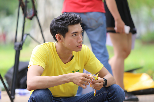 Quang Đăng trong lúc nghỉ ngơi khi đang quay clip mới