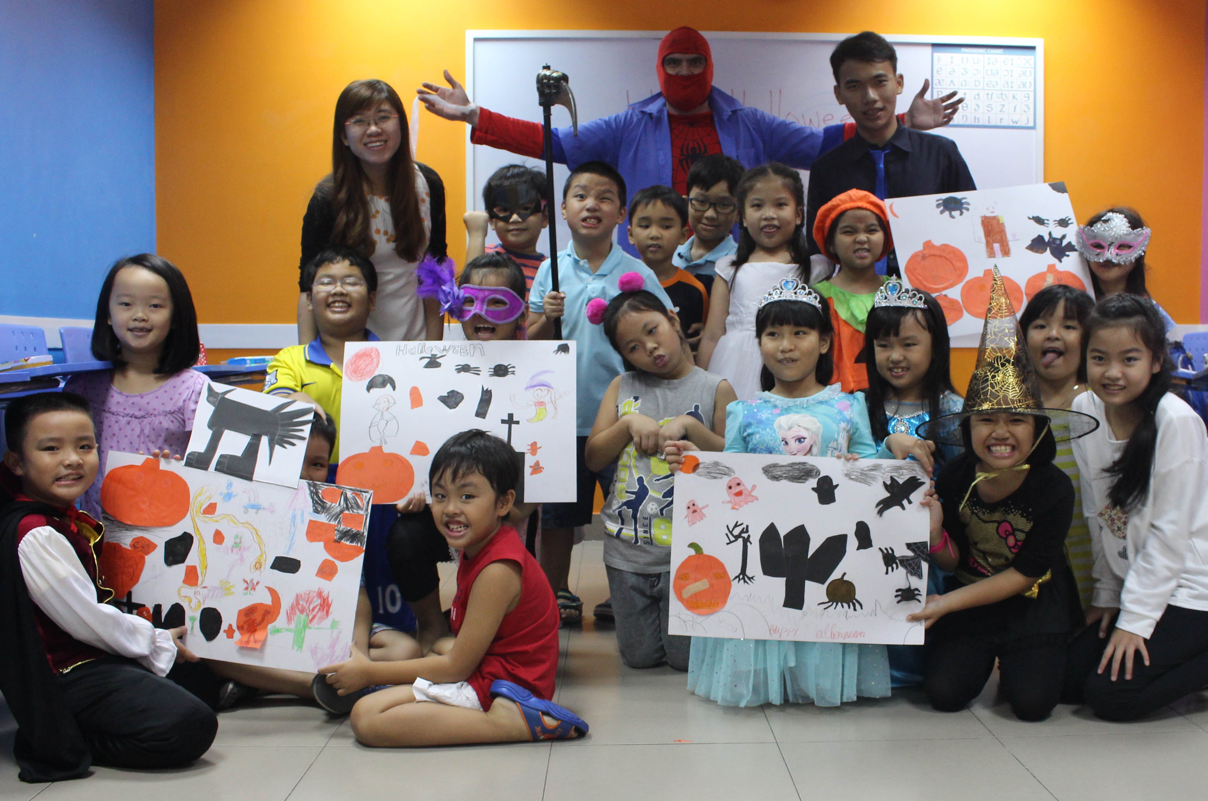 Những bức trang Halloween giàu trí tưởng tượng của các em nhỏ