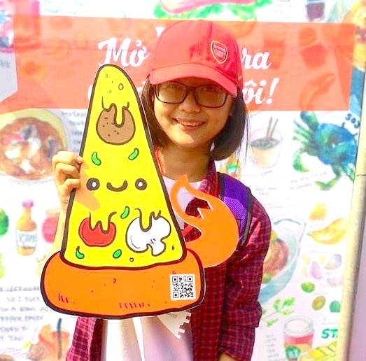 Ung dung YAP hut ban tre tai Hello Weekend Market hinh anh