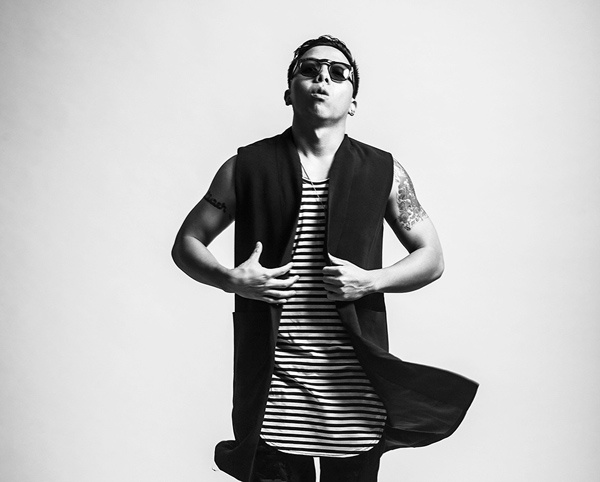 Hoàng Touliver cùng những giai điệu EDM bắt tai sẽ khuấy động đêm đại tiệc.