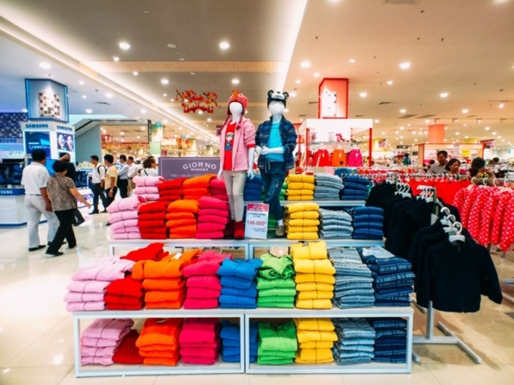 Còn nhà nào có em bé thì “chịu khó” tốn thêm 1 ít chi tiêu sắm đồ cho bé tại khu Kids Republic & dắt bé tới chơi khu vui chơi Molly Fantasy bên cạnh.