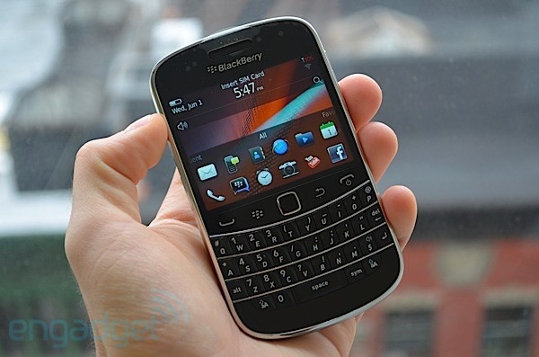 Blackberry USA ban tai Viet Nam gia 950.000 dong hinh anh
