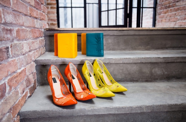 Nhung mau giay giup nang ghi diem trong mat nguoi ay hinh anh