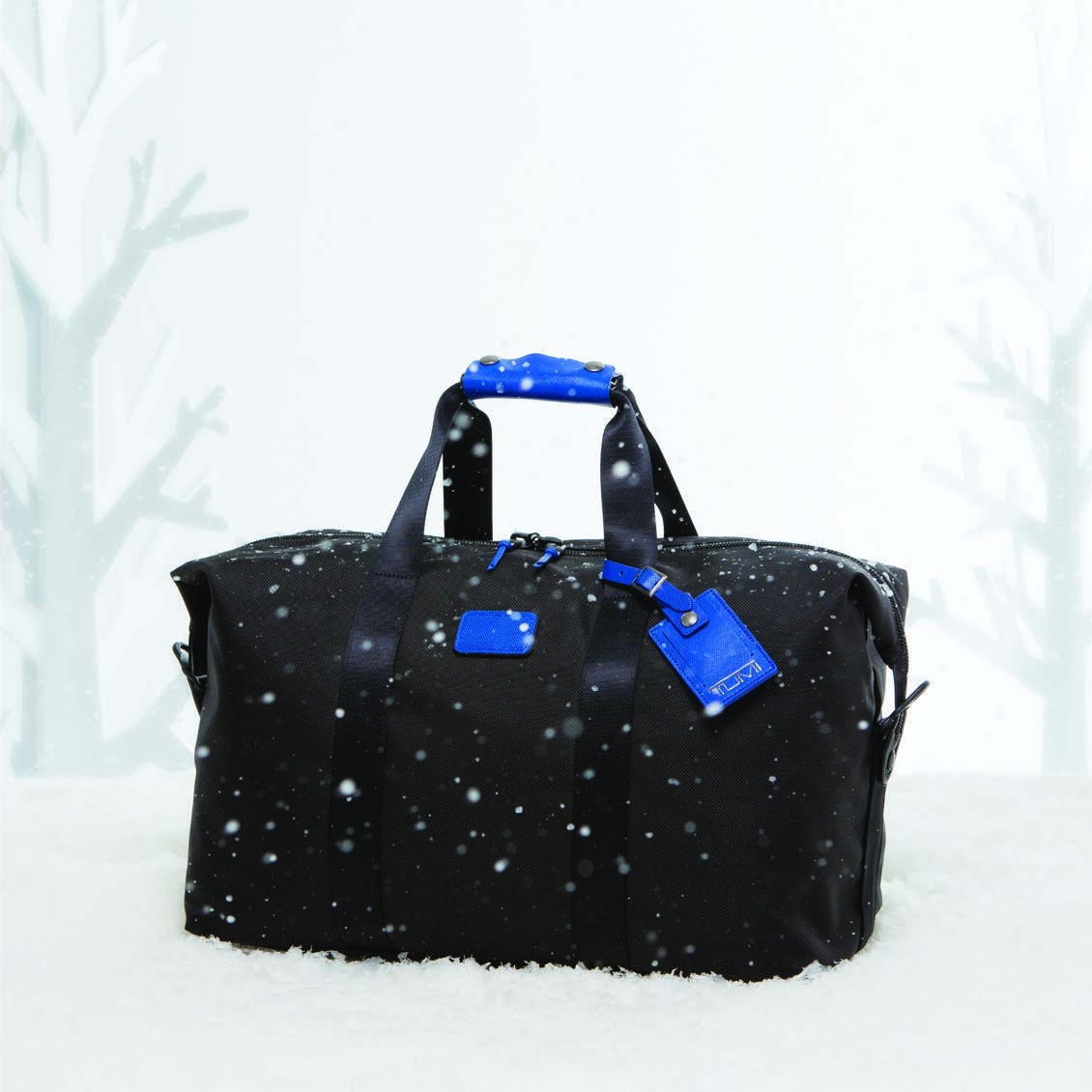 Từ ngày 13/1, các khách hàng VIP của các ngân hàng hợp tác, khách có thẻ nhân viên các tập đoàn, công ty, cơ sở và khách có danh thiếp cá nhân sẽ có cơ hội mua sắm hàng hiệu Private sale với mức ưu đãi siêu đặc biệt, giá giảm ít nhất 50% tại tầng 5, Tràng Tiền Plaza, Hà Nội.