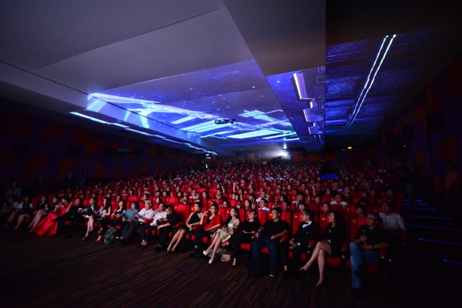 Tất cả trải nghiệm đó đã nâng cảm xúc của người tham gia, khiến họ càng hào hứng khi bước vào rạp xem bom tấn Spectre với trải nghiệm Spyfie từ trạm ISS.