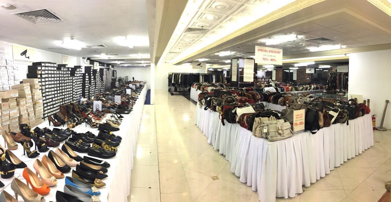 Mua hang hieu chao don le hoi cuoi nam tai DAFC Private Sale hinh anh