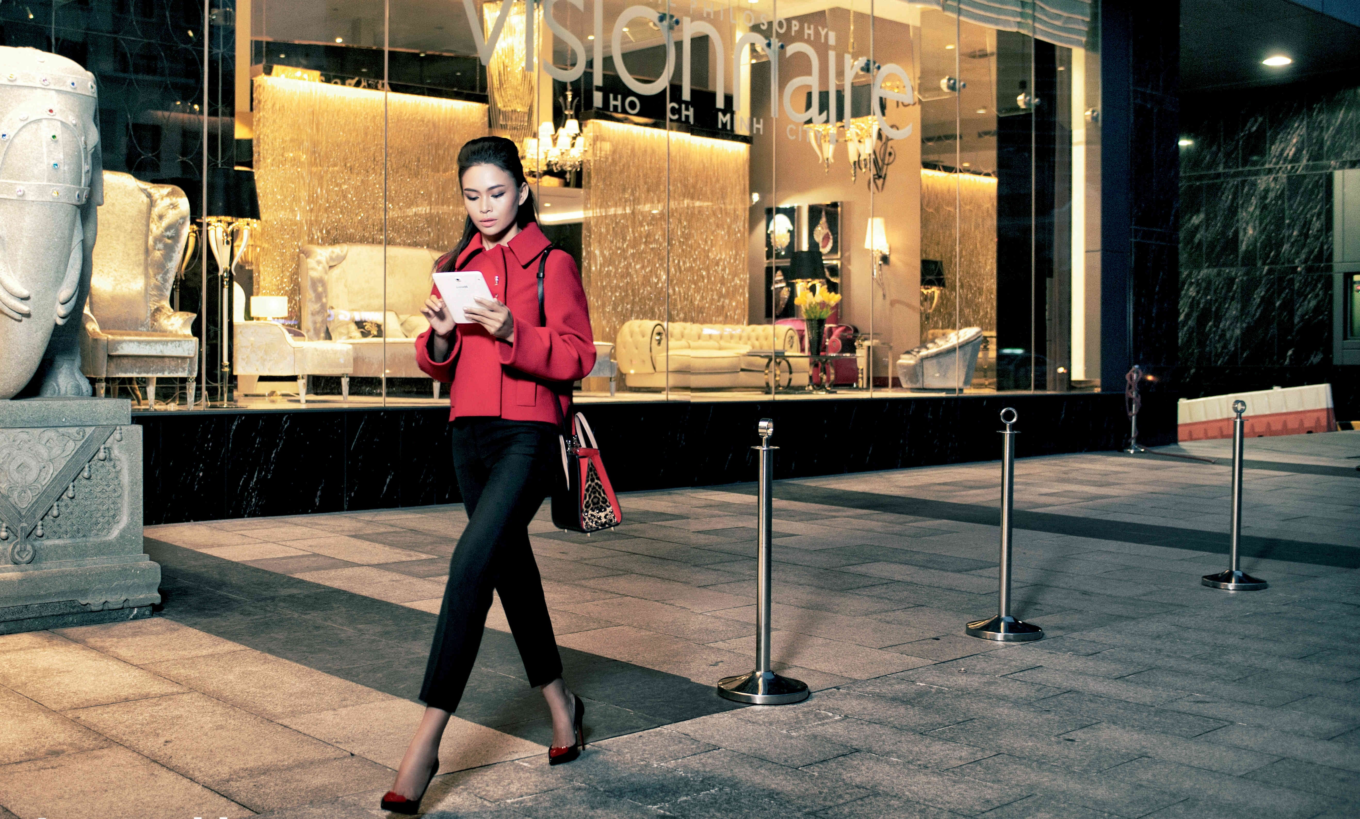 Mau Thanh Thuy khac la voi phong cach quy co sanh dieu hinh anh