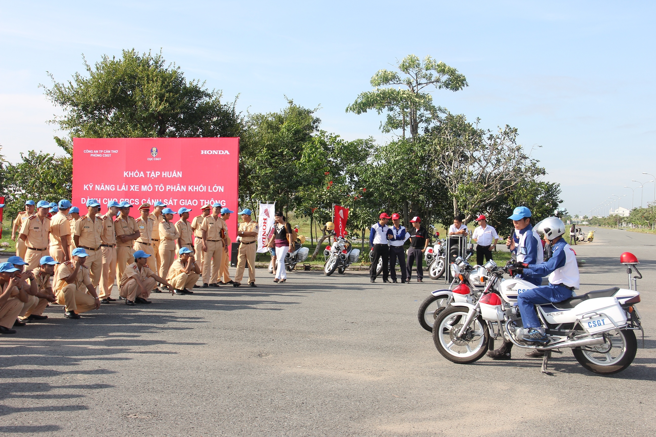 Honda Viet Nam dao tao lai xe an toan moto phan phoi lon hinh anh