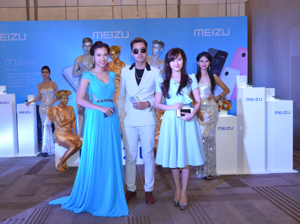 Only C, Hoang Oanh va Midu hoi ngo tai su kien hinh anh