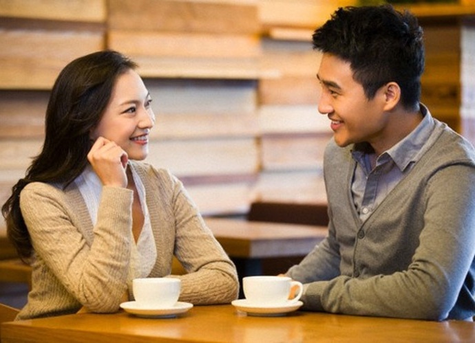 Bạn nên giữ khoảng cách trong cuộc trò chuyện để cả hai được thoải mái hơn.