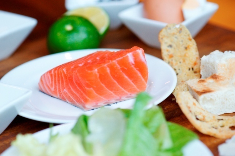 Nguyên liệu làm salad Moo Beef Steak đều dễ tìm.