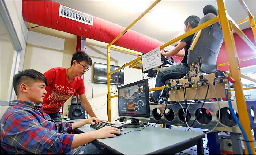 Sinh viên thực hiện dự án tại RMIT Melbourne.