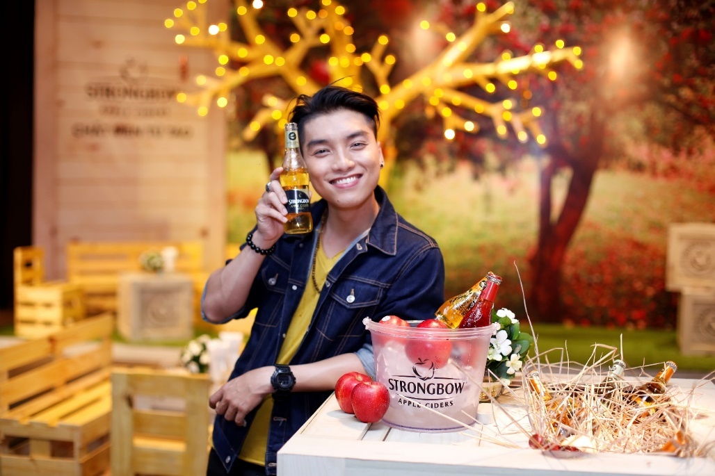 Như mọi khi, anh chàng VJ kiêm diễn viên này luôn trở thành tâm điểm của cuộc vui nhờ tính cách hài hước, sôi nổi của mình.