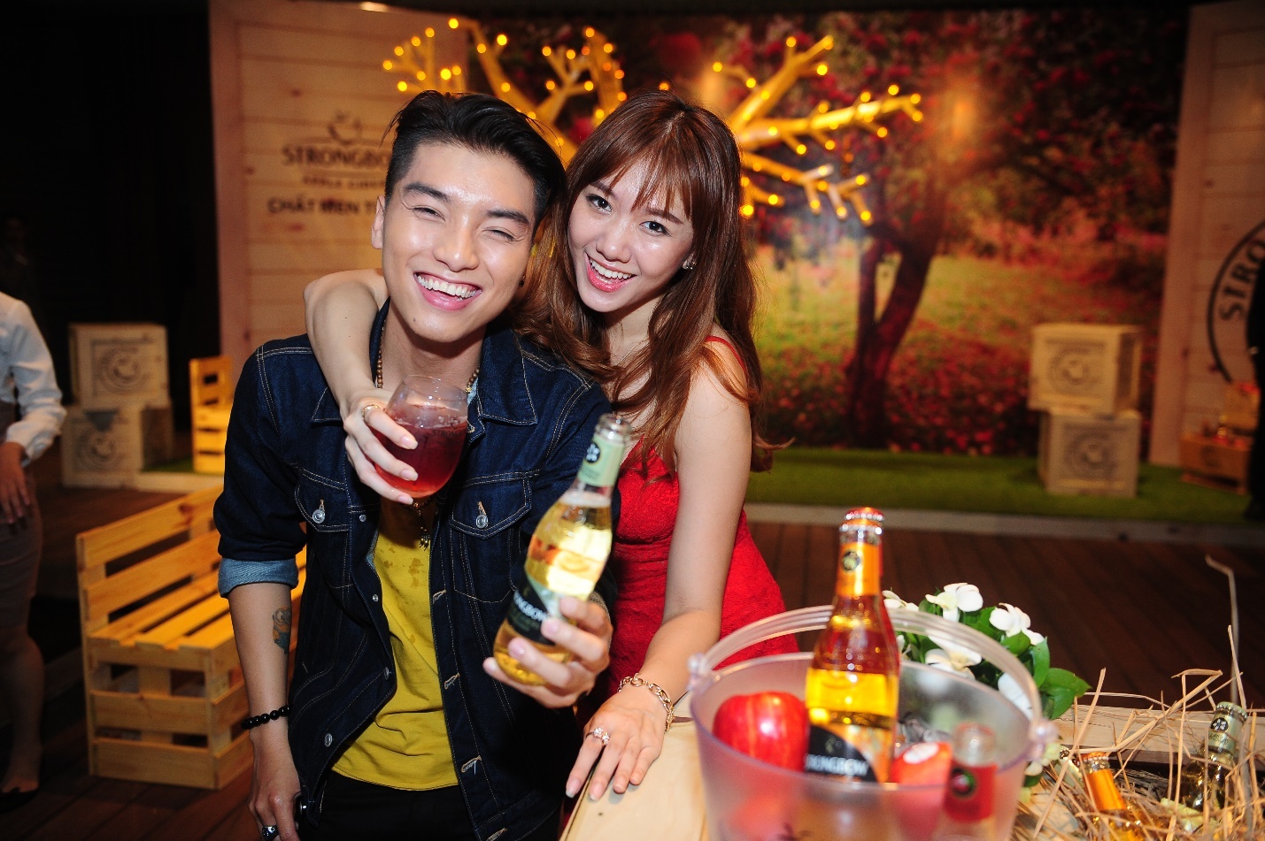 Hari Won goi cam ben canh Ngoc Trai hinh anh