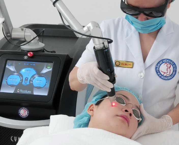 Ung dung laser trong xoa xam va tre hoa da hinh anh
