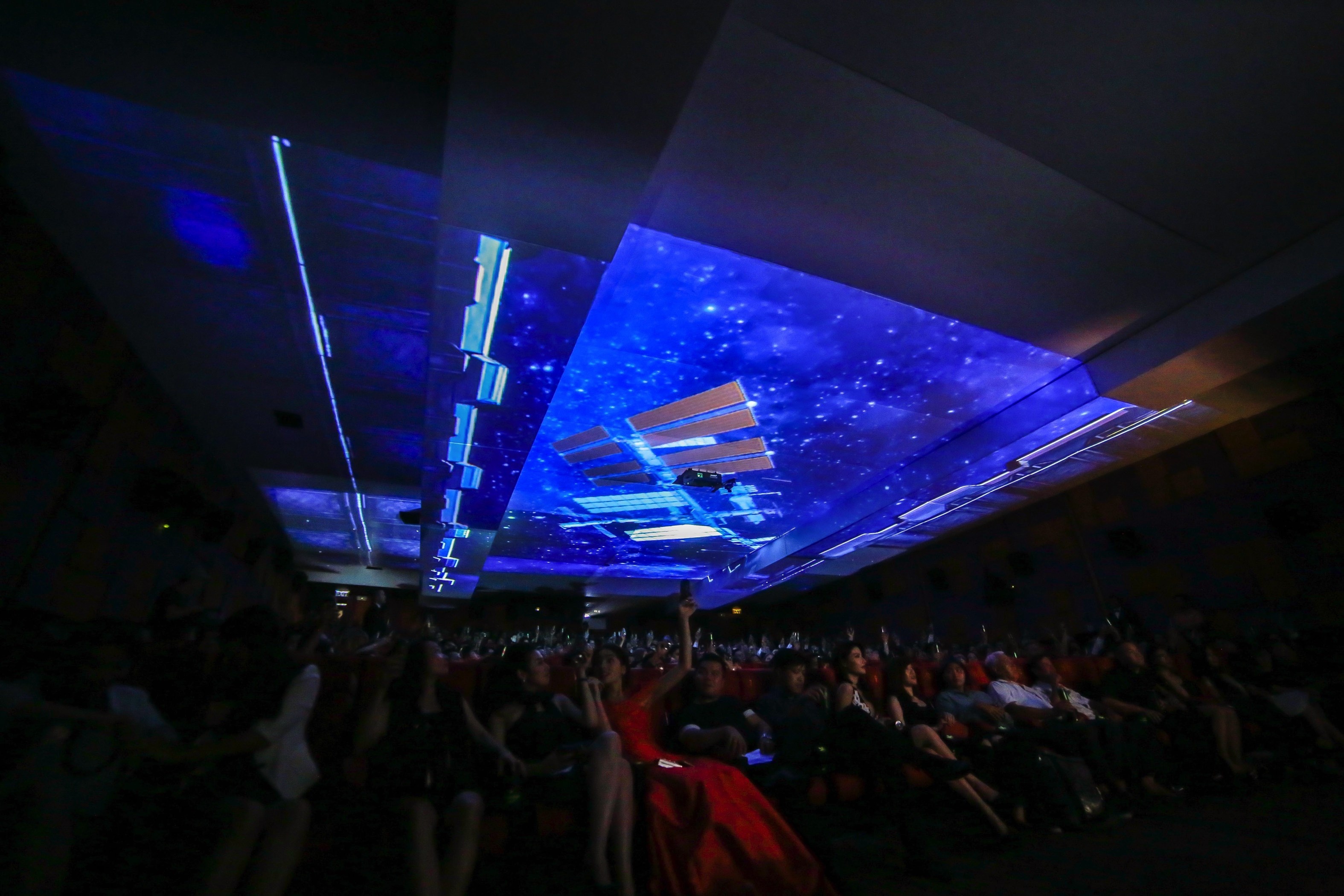 Ung dung projection mapping vao trai nghiem dien anh hinh anh