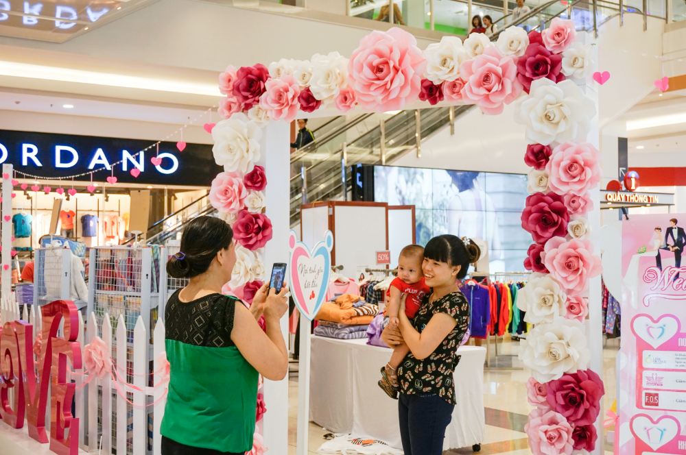 Trung tam mua sam AEON MALL xa hang lon dip cuoi nam hinh anh