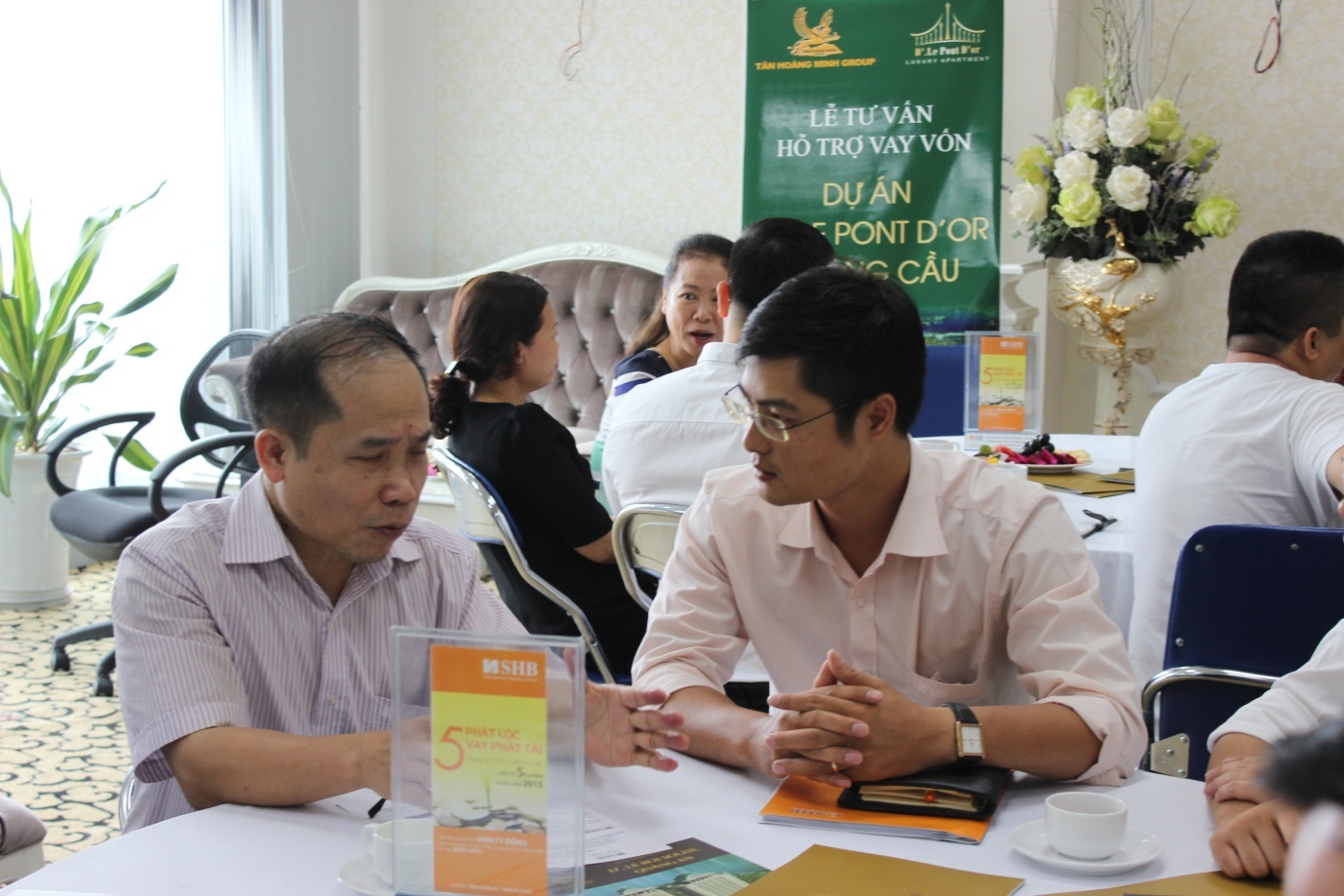 Chu dau tu BDS day manh kich cau cuoi nam hinh anh