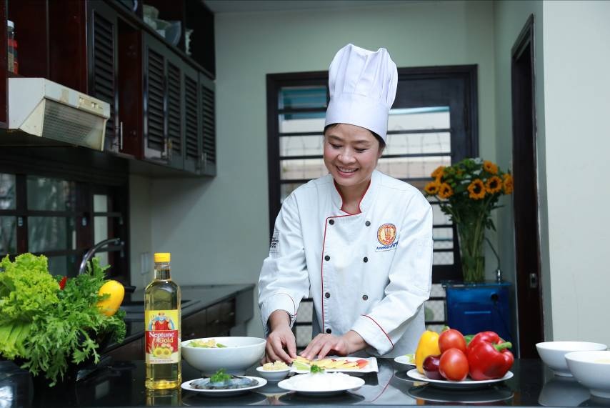 Chuyên gia ẩm thực Diệu Thảo khuyên chị em nội trợ nên dùng kết hợp các loại dầu để đạt hiệu quả cao nhất cho sức khỏe.