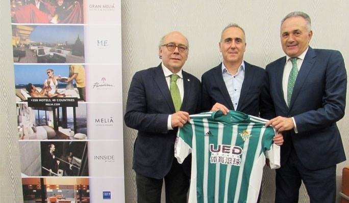 Real Betis co nha tai tro ao dau moi tu chau A hinh anh