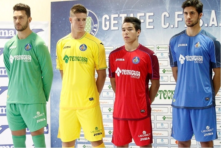 Áo đấu của Getafe với Logo UED mùa giải năm ngoái