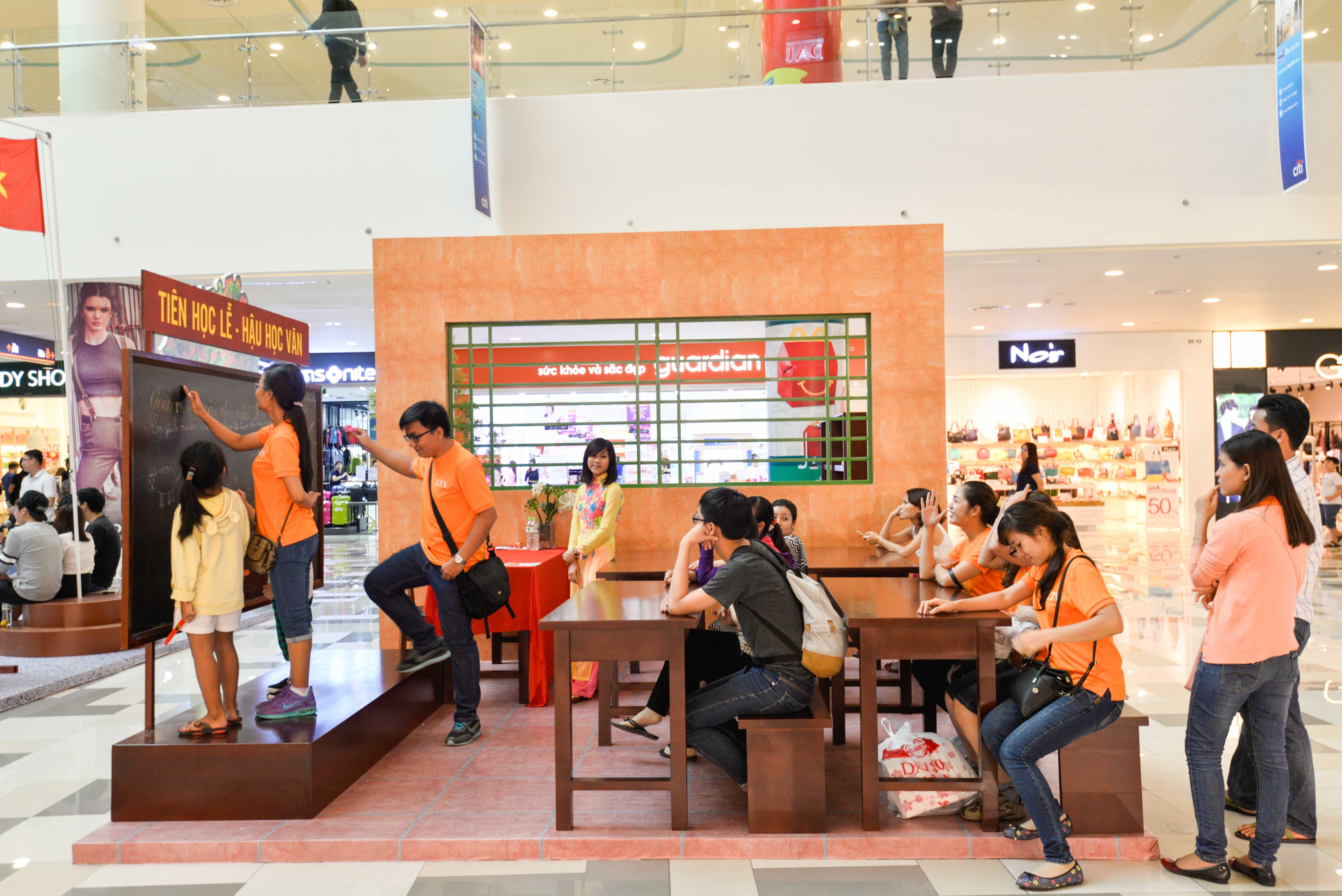 SC Vivo City tái hiện khung cảnh trường lớp ngay tại khu trung tâm.