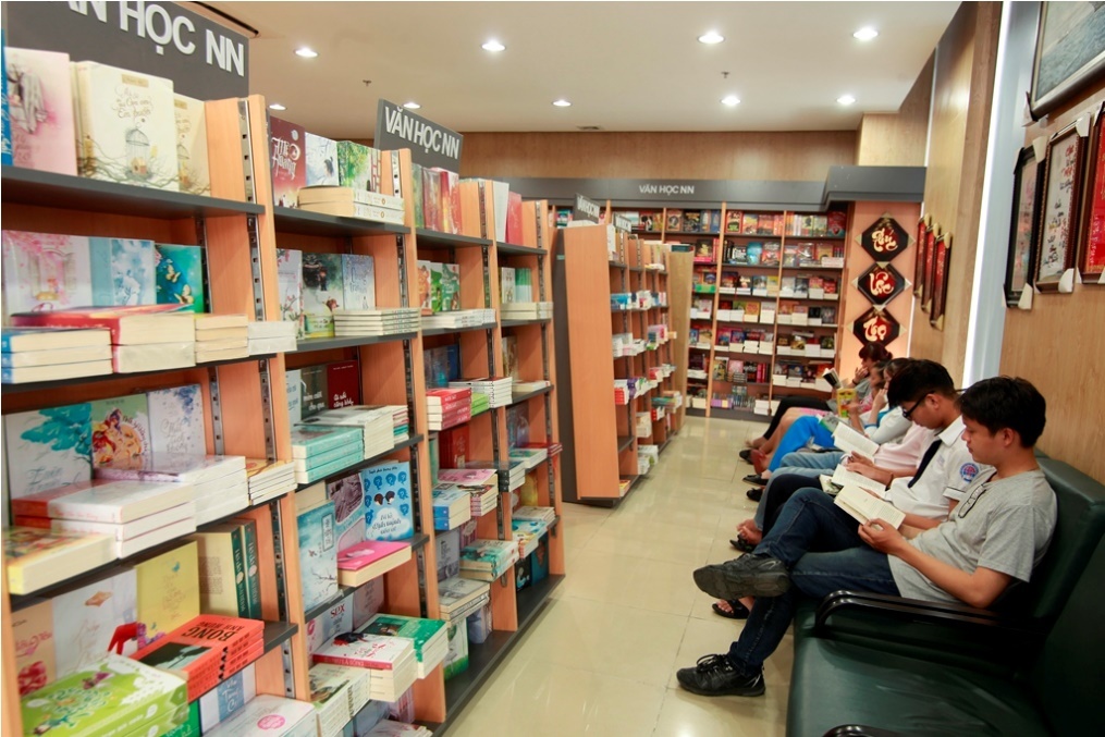 Nha sach tong hop mo hinh Singapore vua co mat o Viet Nam hinh anh