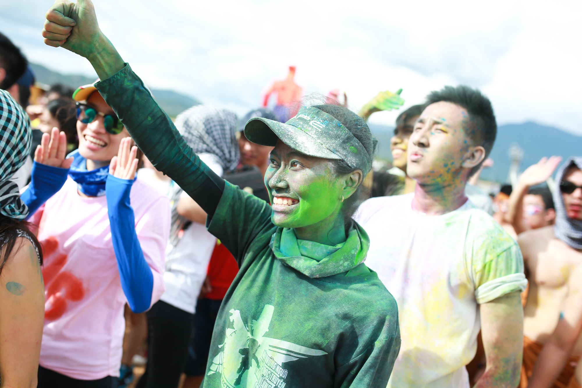   Cô gái nở nụ cười hạnh phúc khi chiến thắng bản thân, vượt qua thách thức.