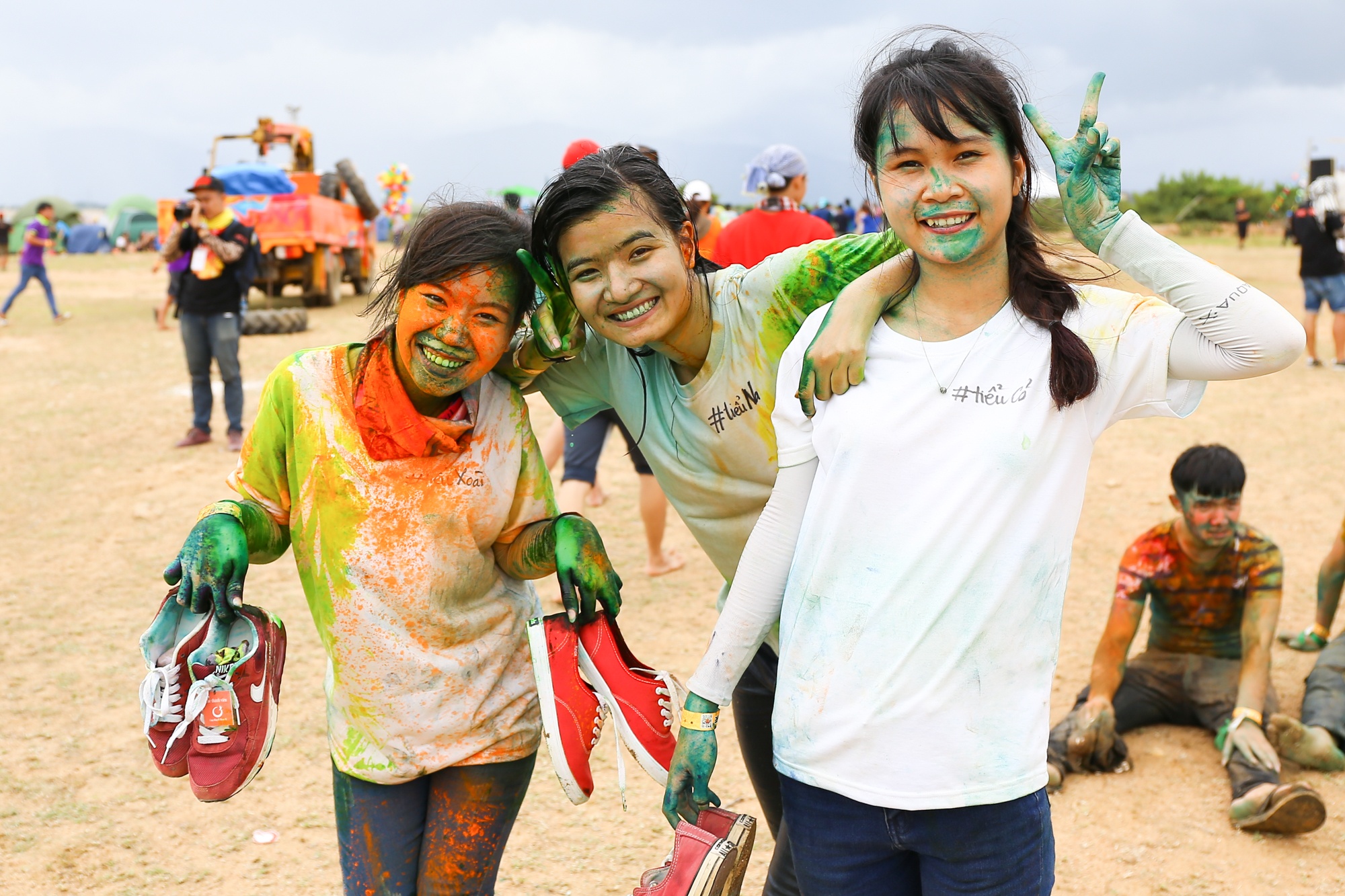 The Fire thu hút sự tham gia của nhiều bóng hồng xinh đẹp.