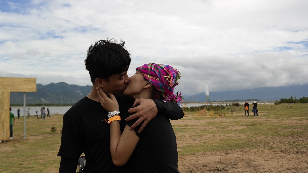 The Fire cũng có những khoảng khắc thăng hoa của tình yêu đôi lứa.