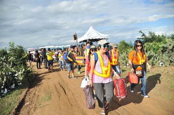 Với tinh thần của chương trình, mọi người đã đến tham gia một cách tự túc, tự chuẩn bị mọi thứ cho một ngày “sống khác”.