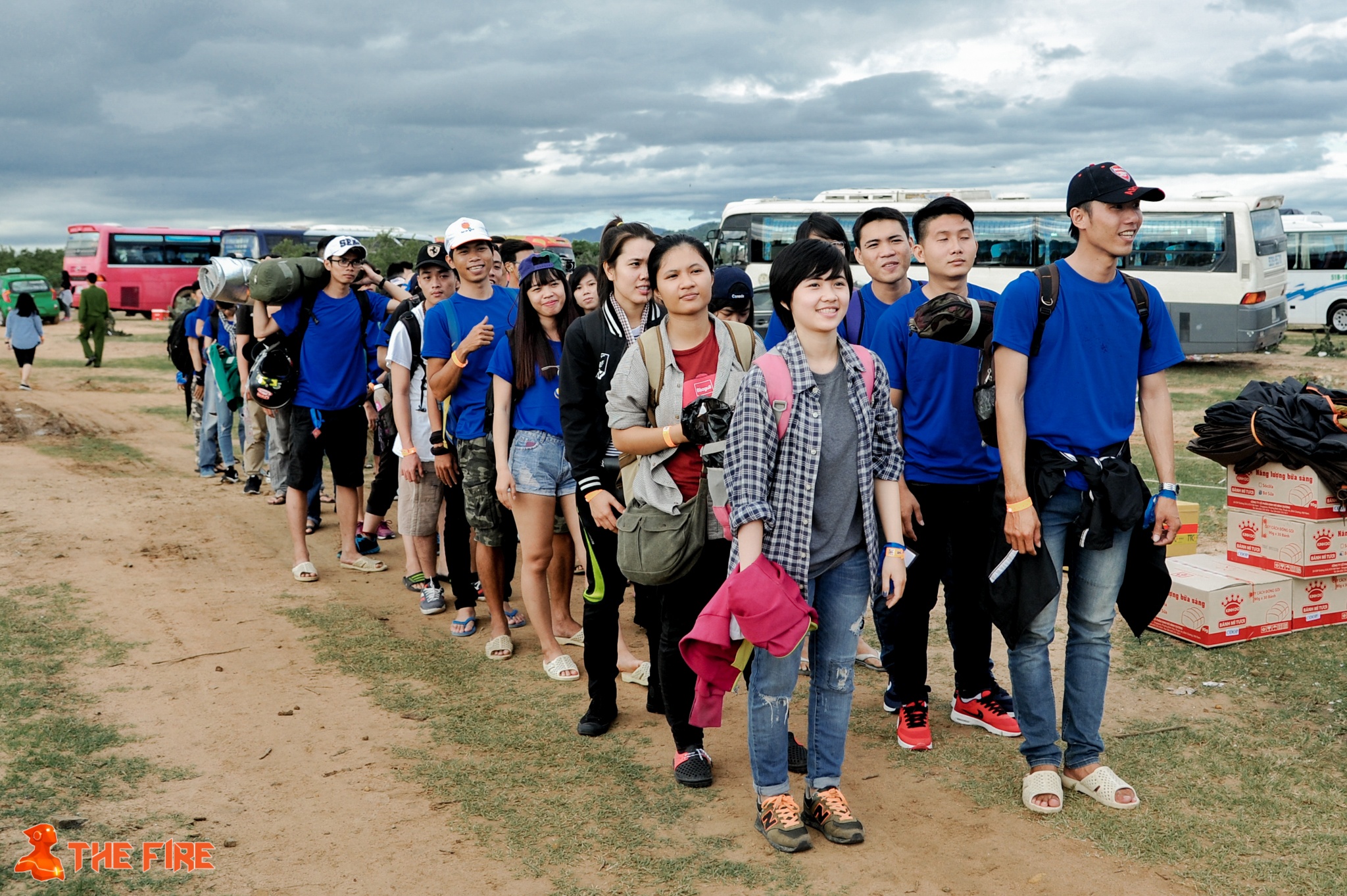 Người chơi xếp hàng check-in khi vừa có mặt tại chương trình.