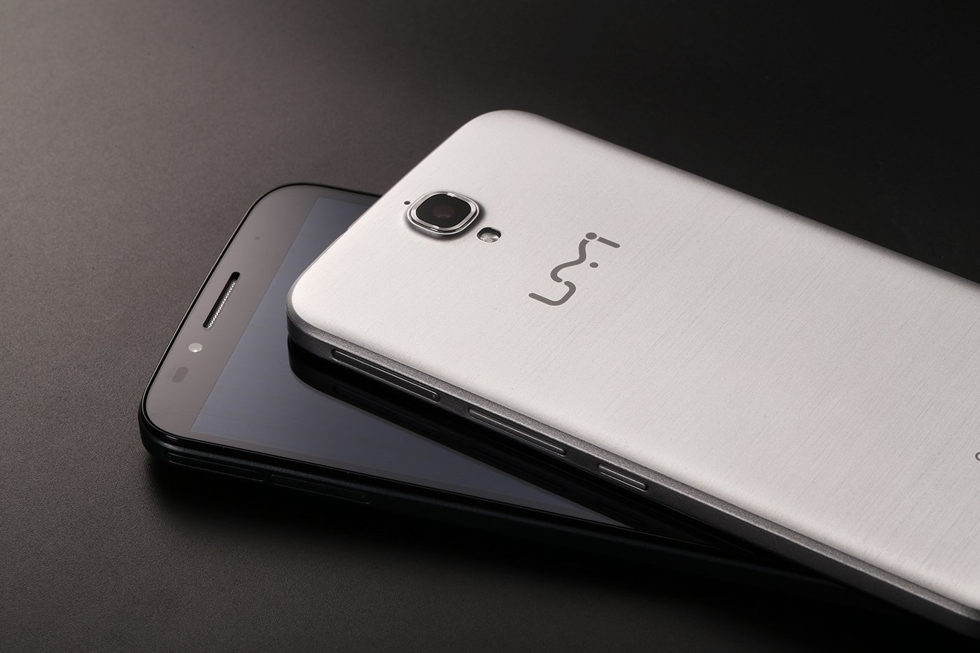 Emax: Smartphone gia re, dung luong pin lon hinh anh