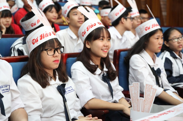 Su khac biet giua hoc Lich su xua va nay hinh anh