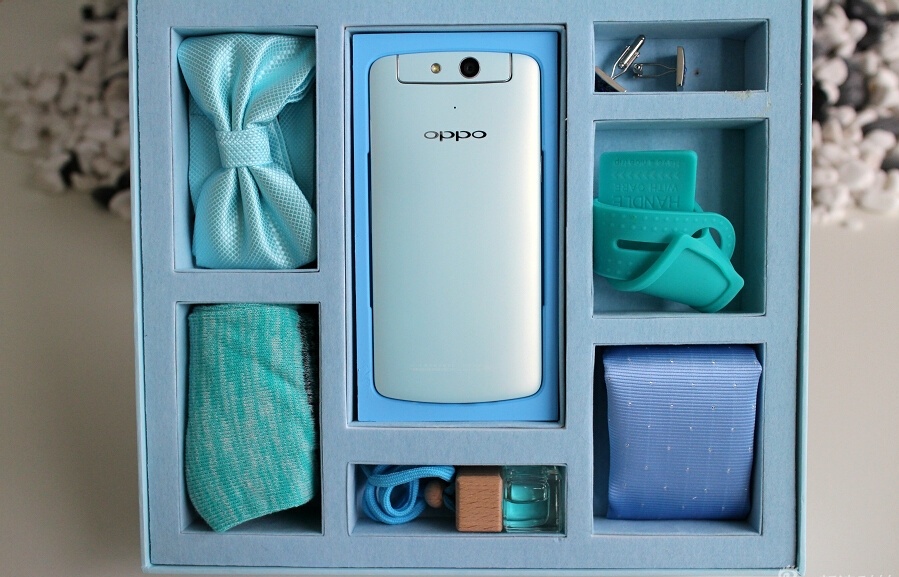 OPPO N1 mini xanh ngọc với màu sắc rất trang nhã.