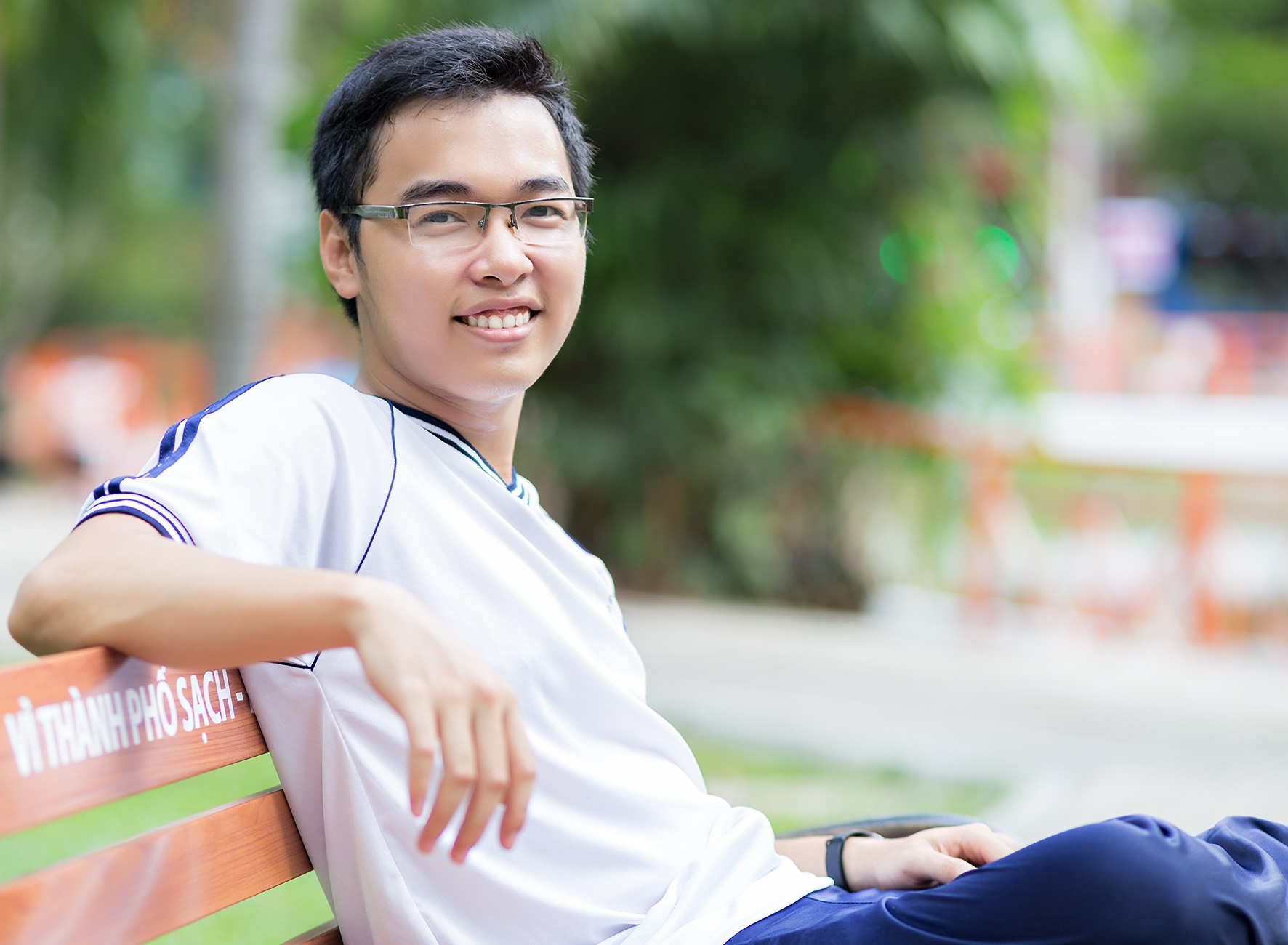 Lê Yên Thanh - sinh viên ngành công nghệ thông tin tại ĐH Khoa học Tự nhiên TP HCM, chàng trai sở hữu gần 100 giải thưởng tin học và nhiều phần mềm hữu ích.