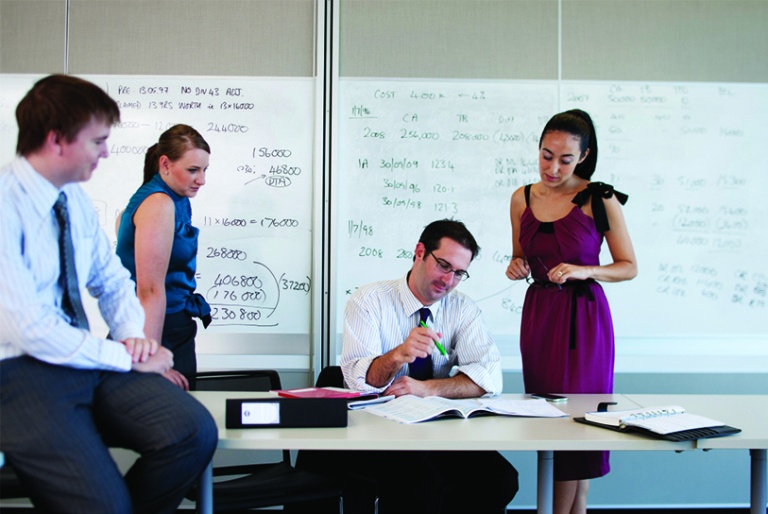 Dai hoc Curtin (Australia) to chuc hoi thao MBA Global hinh anh